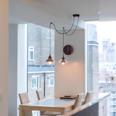 Chic & Stylish 2-bed In The Heart Of * London