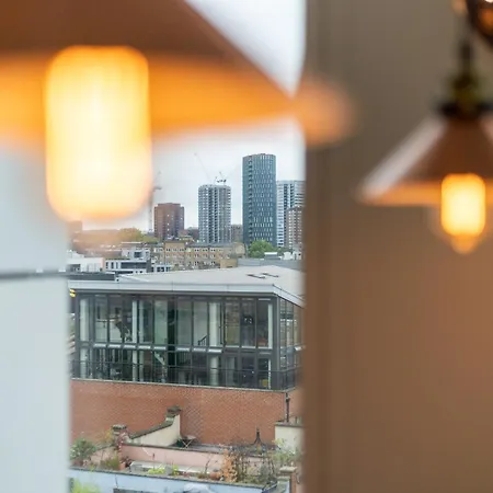 Chic & Stylish 2-bed In The Heart Of