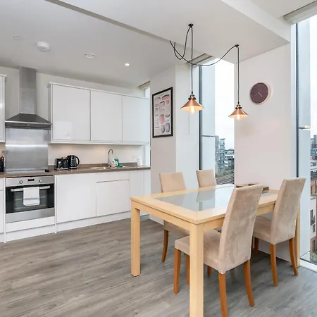 Chic & Stylish 2-bed In The Heart Of * London