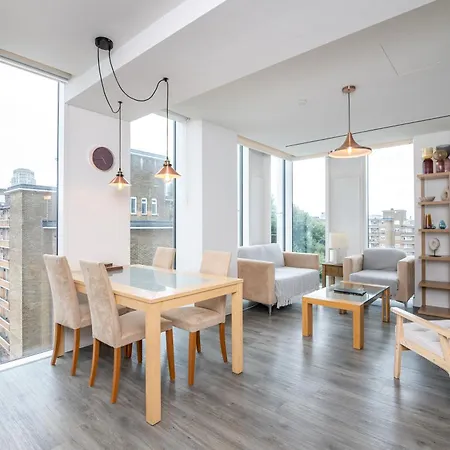 Apartment Chic & Stylish 2-bed In The Heart Of London