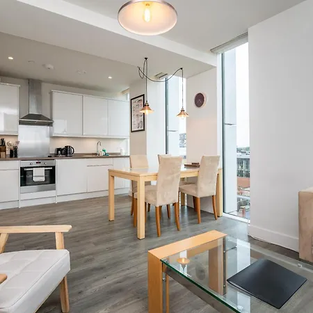 Chic & Stylish 2-bed In The Heart Of London