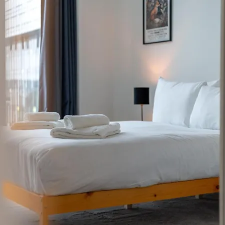 Apartment Chic & Stylish 2-bed In The Heart Of London