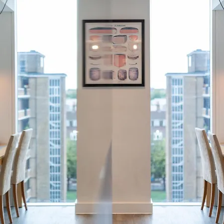 Apartment Chic & Stylish 2-bed In The Heart Of
