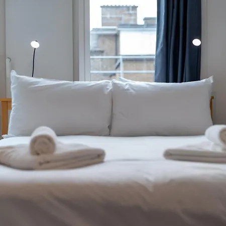 Chic & Stylish 2-bed In The Heart Of