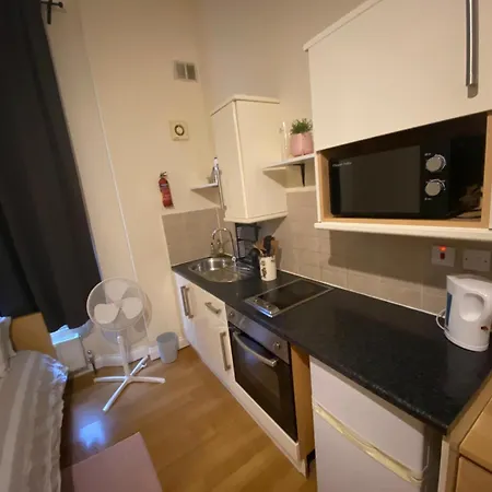 Beautiful Studio Flat Close To Central Apartment *