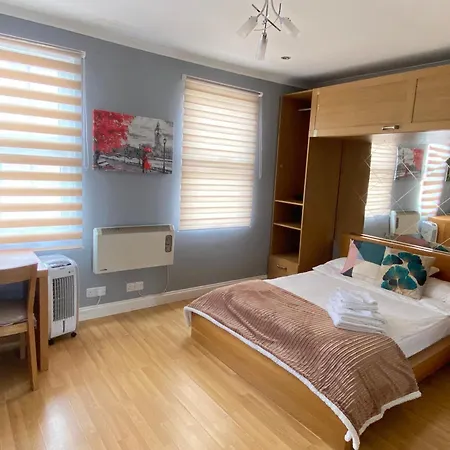 Centre Chic In Apartment London