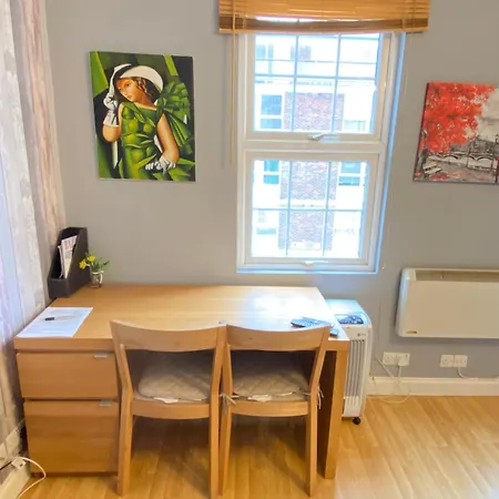 Centre Chic In Apartment London