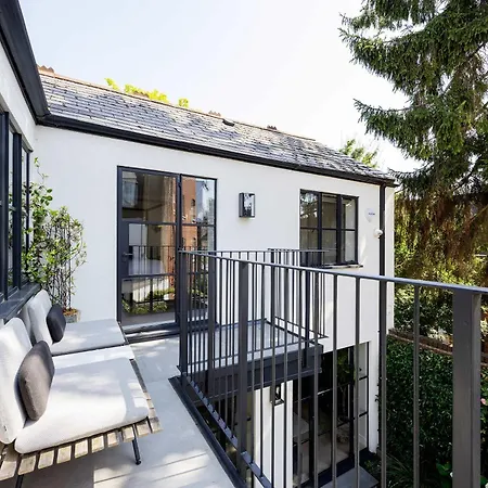 Holiday home Veeve - Courtyard Oasis *