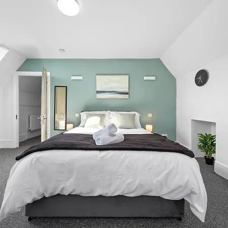 Quvah Apartment London