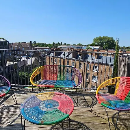 Roof Terrace, 2-bed 2-bath, Stoke Newington