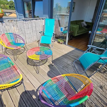 Apartment Roof Terrace, 2-bed 2-bath, Stoke Newington London
