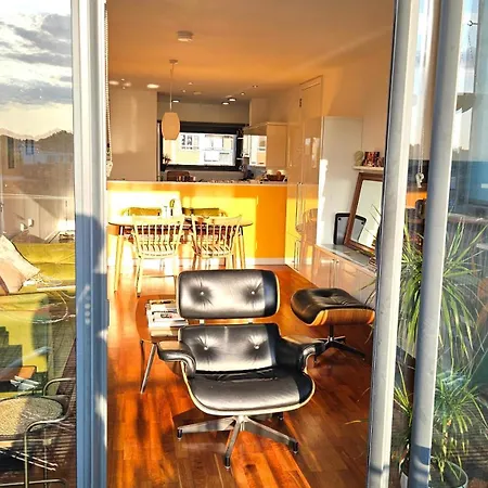 Roof Terrace, 2-bed 2-bath, Stoke Newington