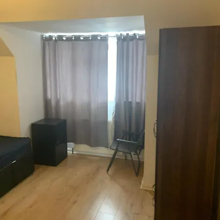Bed and breakfast At Apex House Dagenham