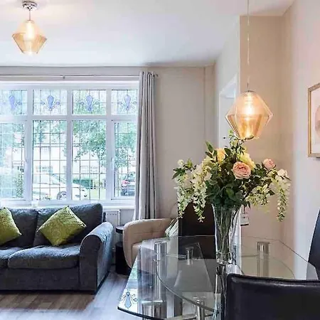 By Buildersbeds - Colne House 4 Bedrooms Holiday home Harold Wood