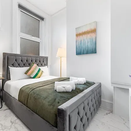 Apartment 1b Flat, Sleeps 5 In Finchley Tw18 *
