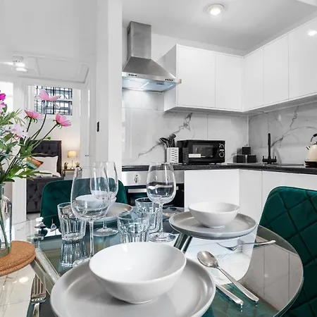 Apartment 1b Flat, Sleeps 5 In Finchley Tw18