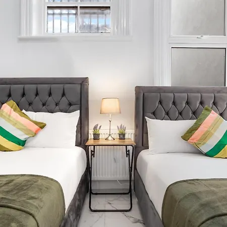 1b Flat, Sleeps 5 In Finchley Tw18 * London