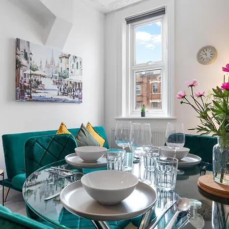 Apartment 1b Flat, Sleeps 5 In Finchley Tw18 *