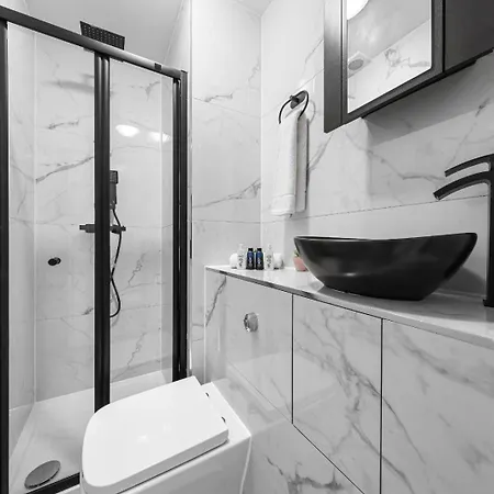 Apartment 1b Flat, Sleeps 5 In Finchley Tw18
