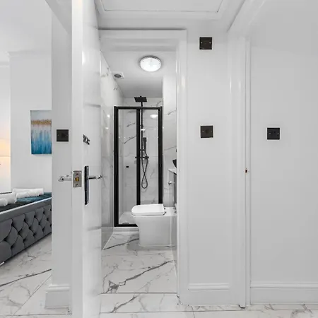 1b Flat, Sleeps 5 In Finchley Tw18 London
