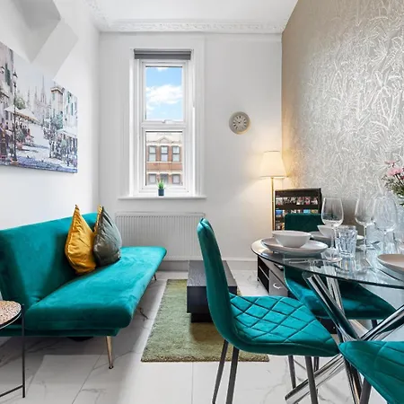 Apartment 1b Flat, Sleeps 5 In Finchley Tw18