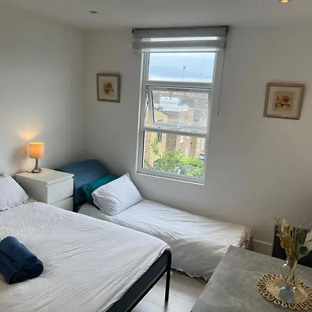Small Flat Uxbridge Road Apartment London