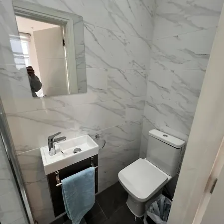 Apartment Small Flat Uxbridge Road London