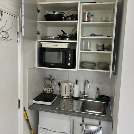 Small Flat Uxbridge Road Apartment London