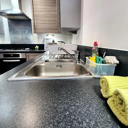 Explore London: 2 Bedroom House In Wood London