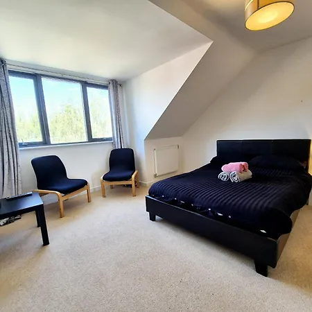 Explore London: 2 Bedroom House In Wood London