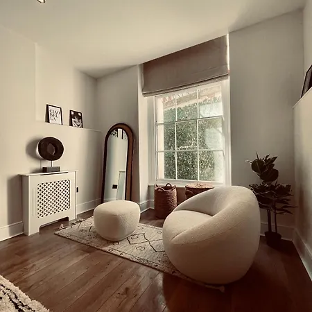 Pensjonat Robert House *
