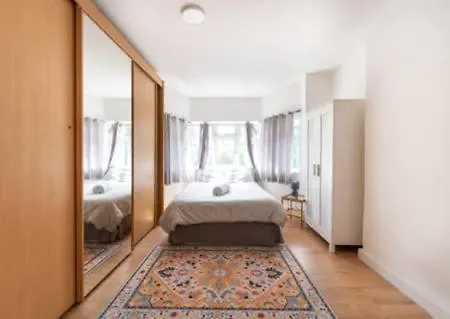 Apartment Modern Spacious 4-bed House