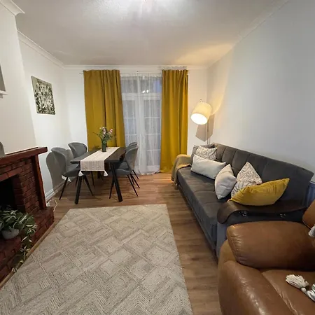 Spacious 3 Bedroom Semi-detached House Guest house