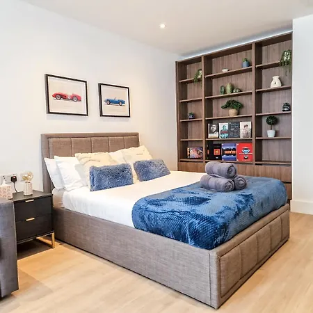 Modern & 3bedroom Flat With Pvt Balcony Steps From Regent's Park Londra