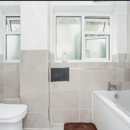 Lovely Double In Crayford With Free Parking Homestay Erith