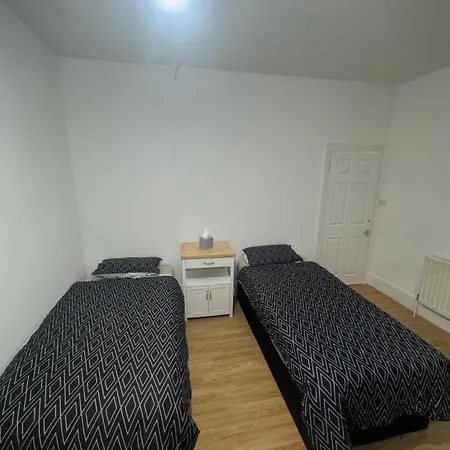 The Twin Bed Grove Guest house *