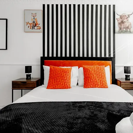 3br Off A13 , Sleeps 6, 2mins To Langdon Dlr,free Parking