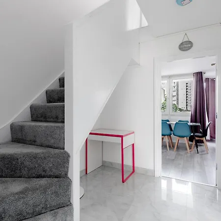 3br Off A13 , Sleeps 6, 2mins To Langdon Dlr,free Parking Apartment