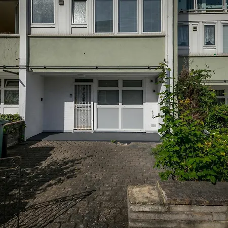 3br Off A13 , Sleeps 6, 2mins To Langdon Dlr,free Parking London
