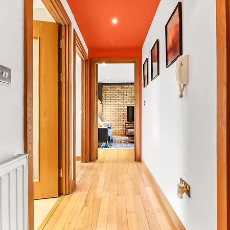 Stylish 2-bed In