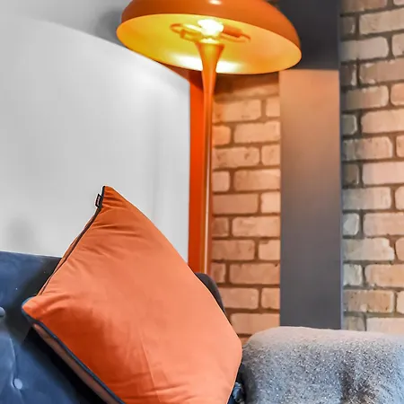 Stylish 2-bed In *