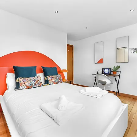 Apartment Stylish 2-bed In