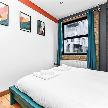 Stylish 2-bed In * London