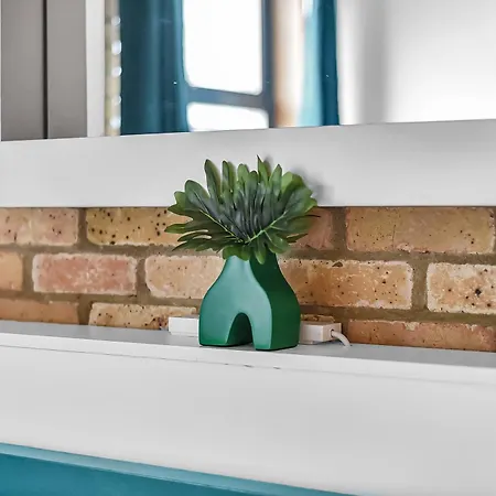 Stylish 2-bed In