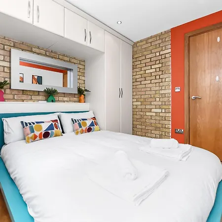 Stylish 2-bed In