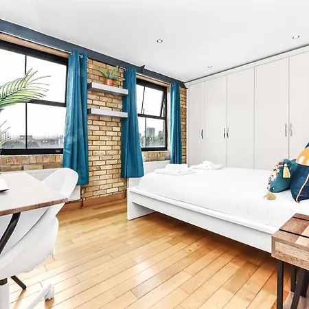 Stylish 2-bed In Apartment London
