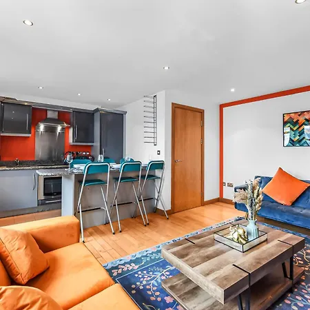 Stylish 2-bed In