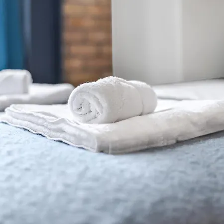 Stylish 2-bed In Apartment *