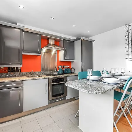 Stylish 2-bed In