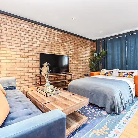 Apartment Stylish 2-bed In *